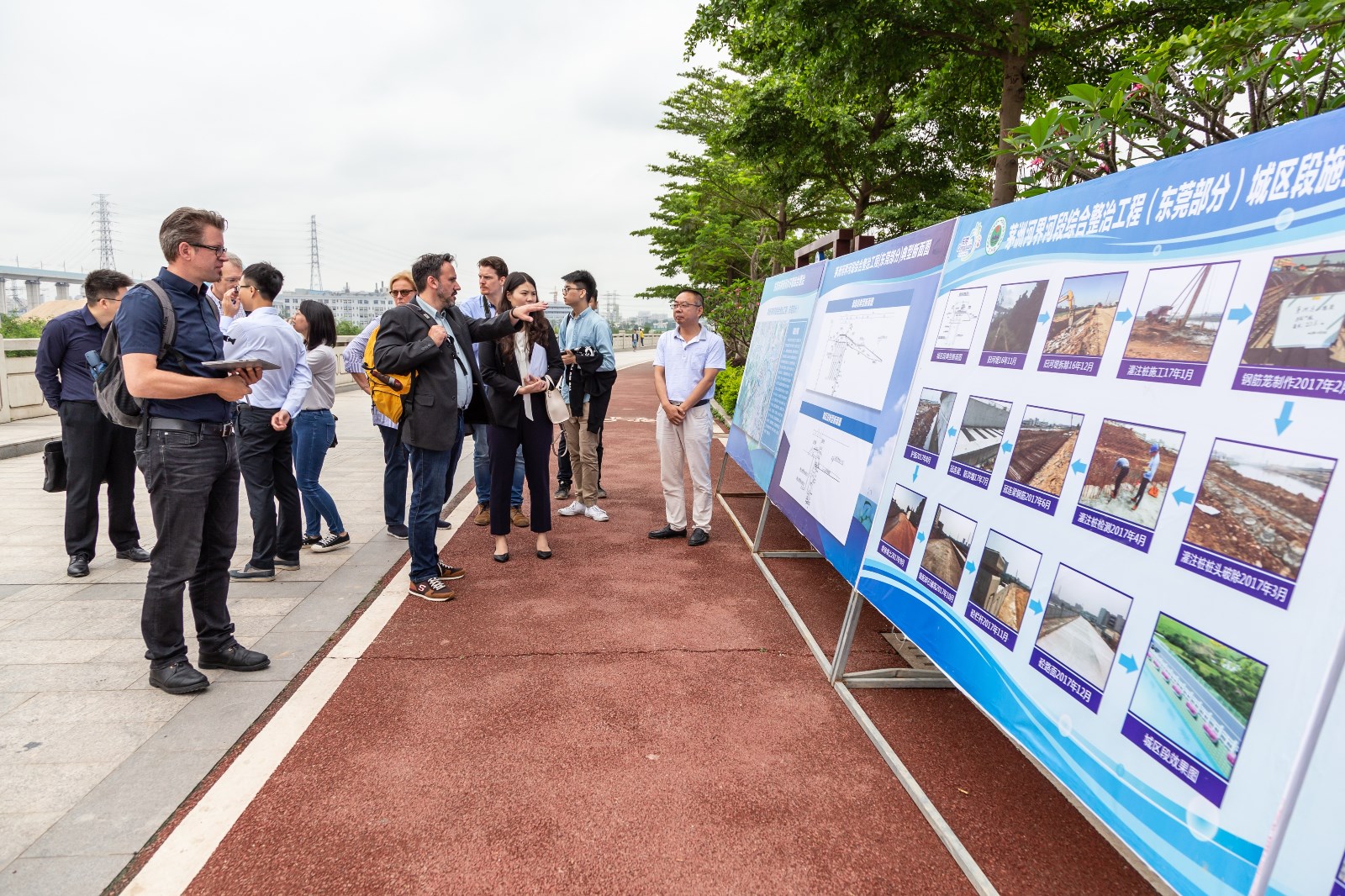 代表团一行了解茅洲河界河段综合整治工程（东莞部分）情况