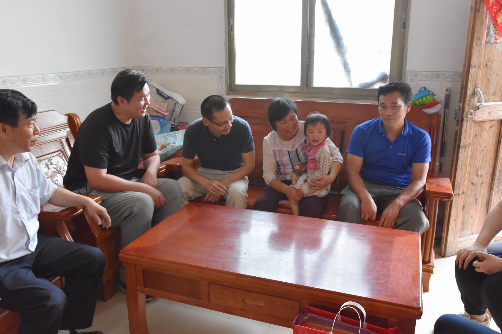 05-翟炽强书记分别前往石溪村、紫溪村探望结对帮扶贫困户.jpg 05-翟炽强书记分别前往石溪村、紫溪村探望结对帮扶贫困户.jpg