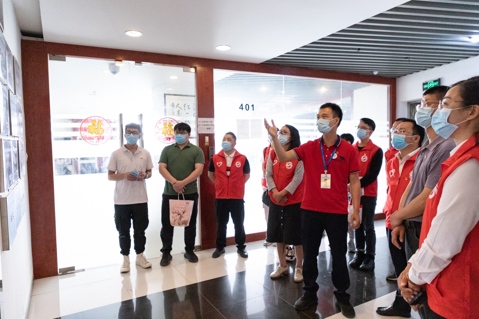 净水公司党委、实业公司党支部、工程公司党支部一行到东莞市风信子公益服务中心开展公益服务活动.jpg 净水公司党委、实业公司党支部、工程公司党支部一行到东莞市风信子公益服务中心开展公益服务活动.jpg