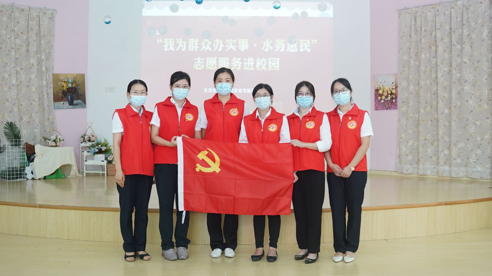 图6:实业公司党支部党支部志愿者.jpg 图6:实业公司党支部党支部志愿者.jpg