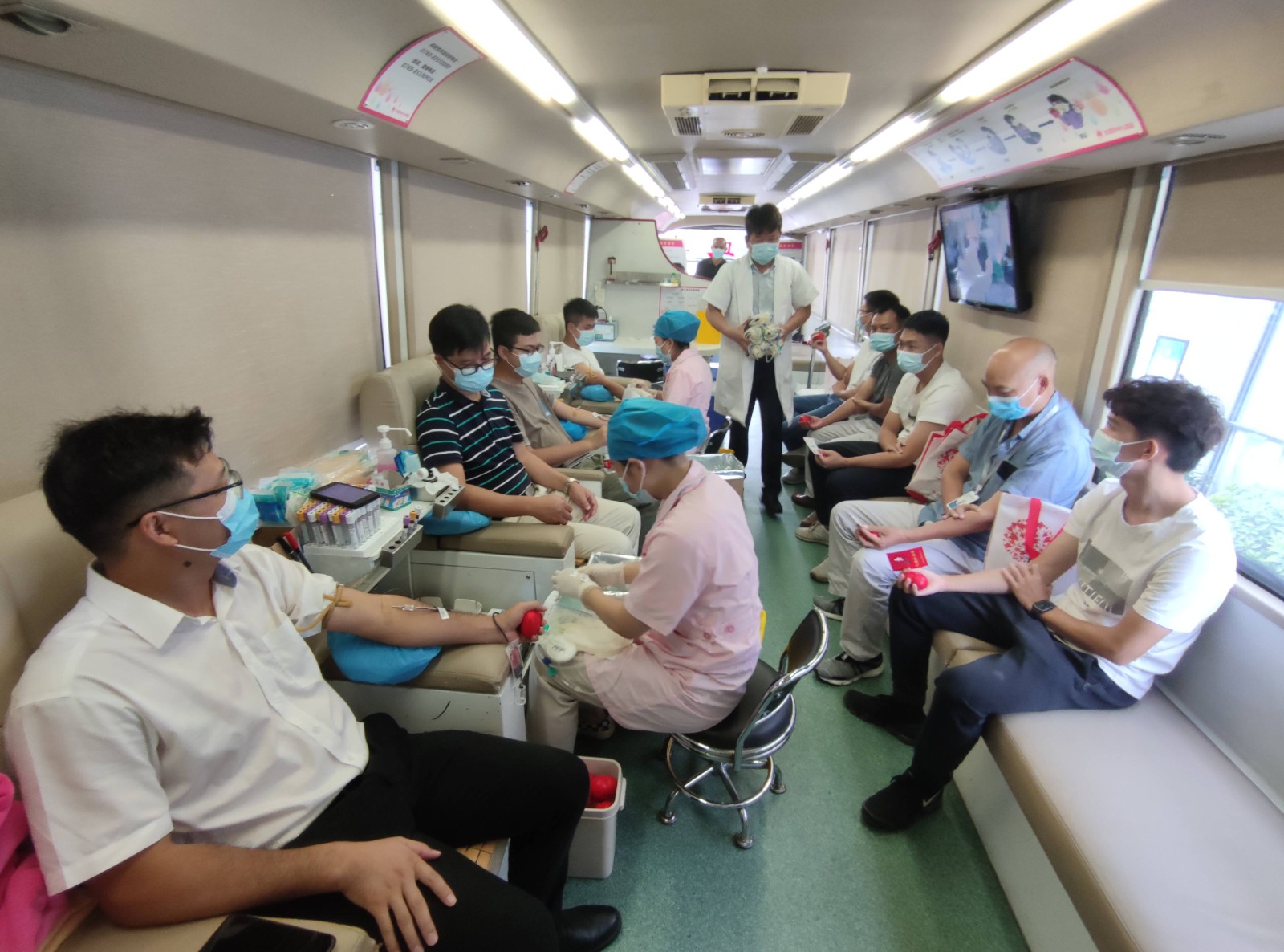 图12:管网公司党支部开展无偿献血志愿服务活动.jpg 图12:管网公司党支部开展无偿献血志愿服务活动.jpg