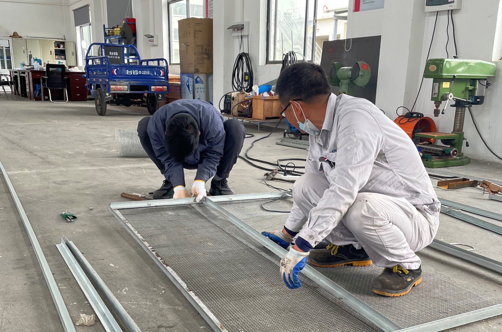 制作手动格栅板00.jpg 制作手动格栅板00.jpg