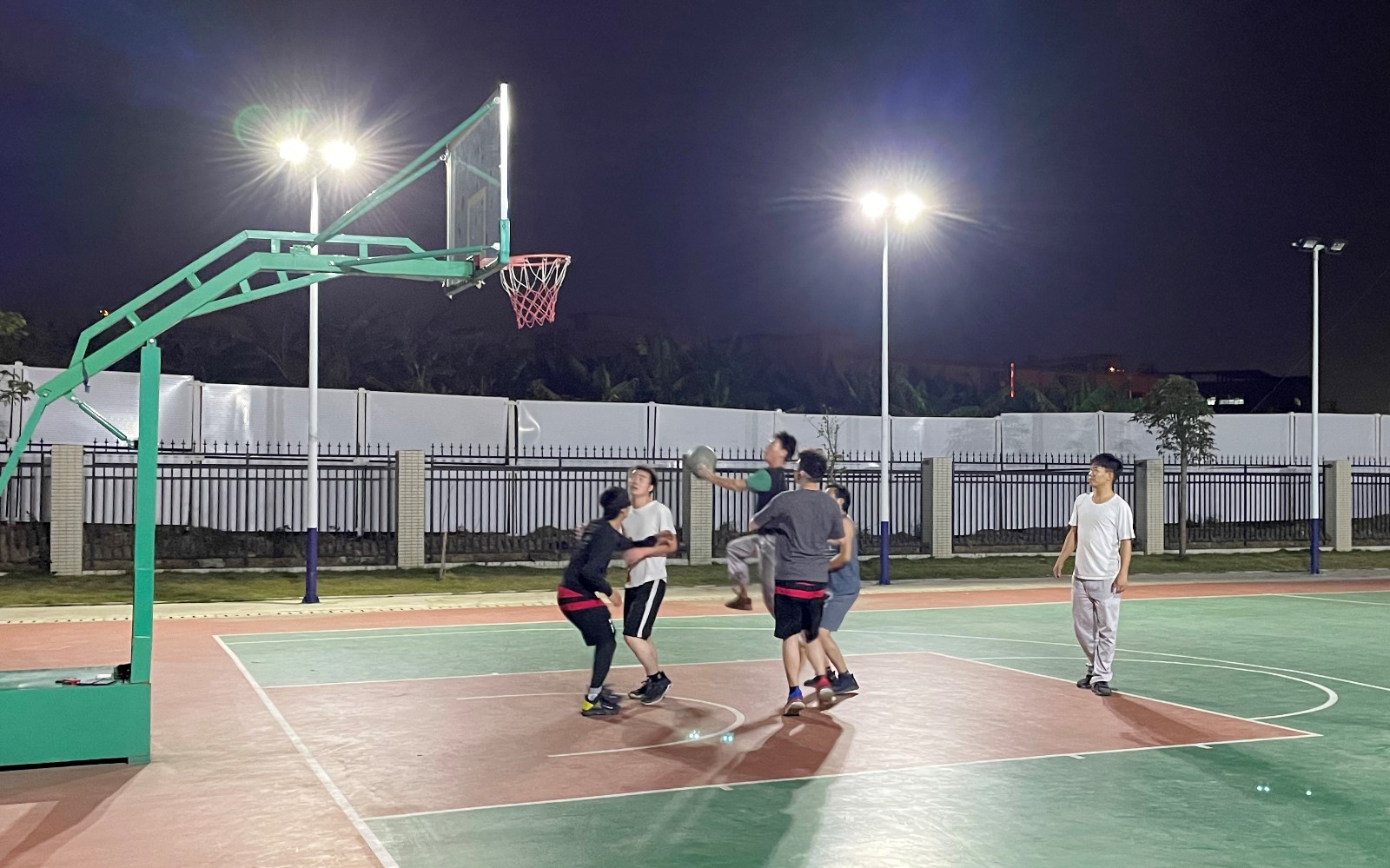 篮球场娱乐00.jpg 篮球场娱乐00.jpg