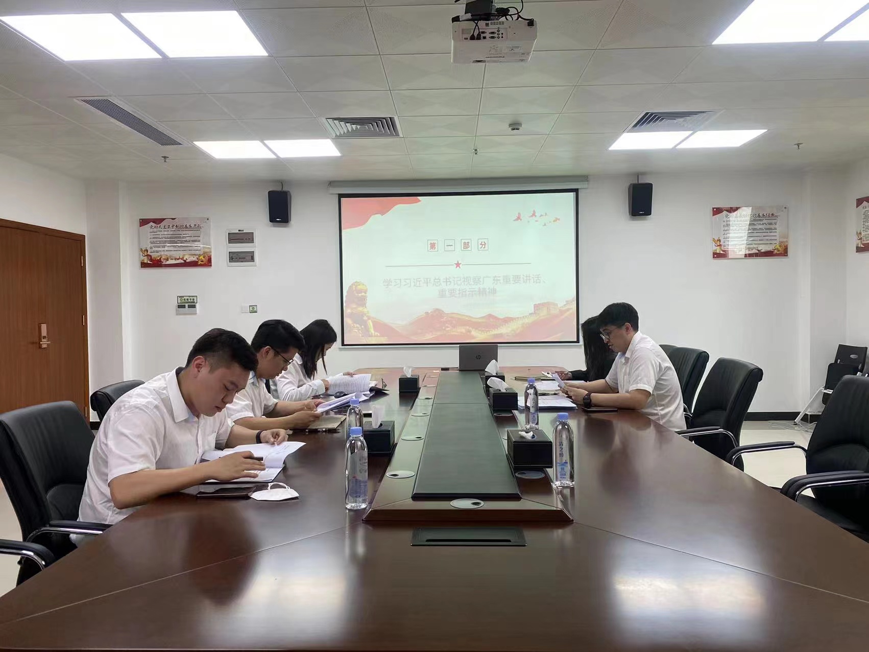 学习现场照片.jpg 学习现场照片.jpg