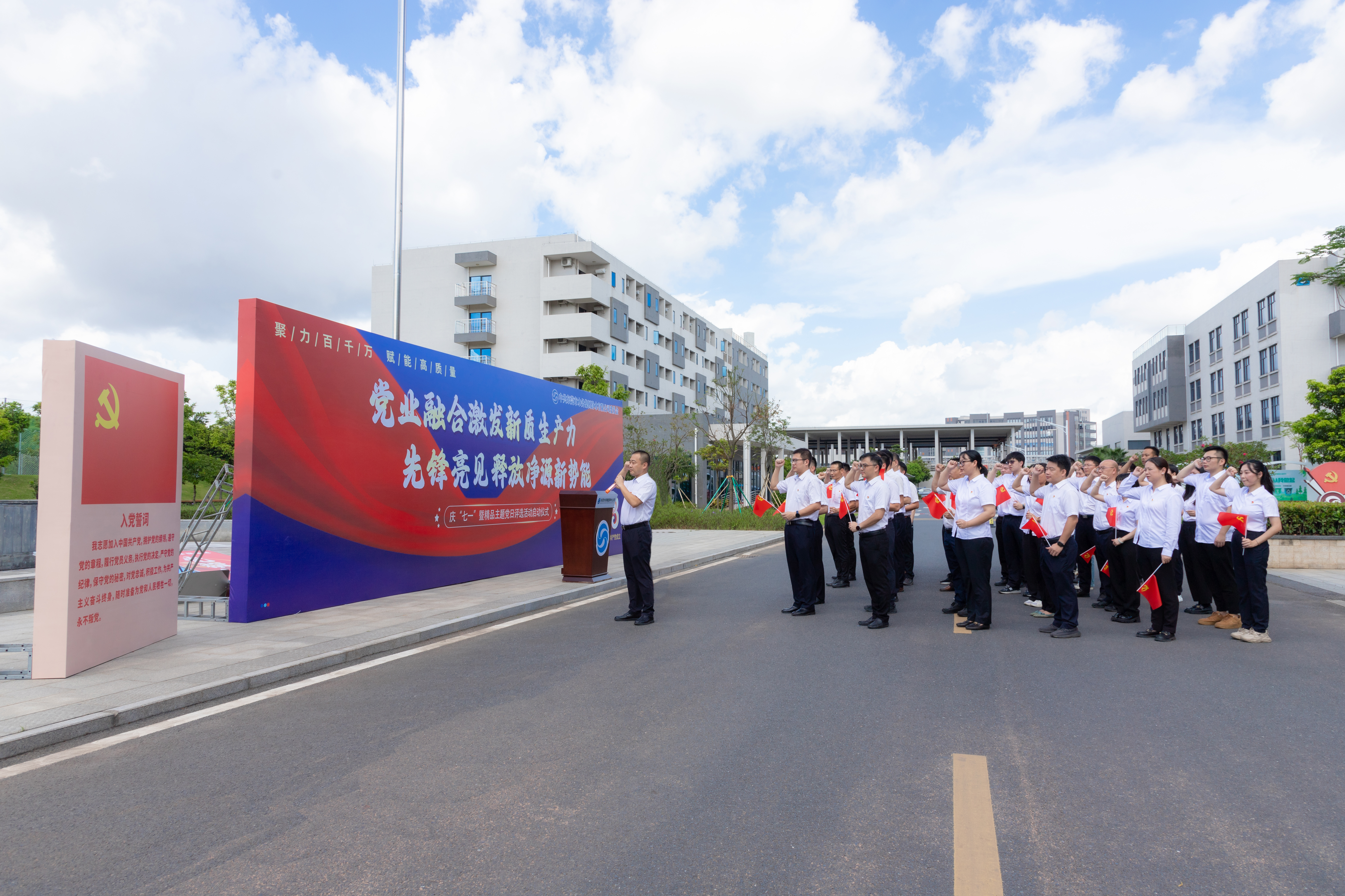 dbf3ac12e0716081013ae8cf754ec81.jpg dbf3ac12e0716081013ae8cf754ec81.jpg