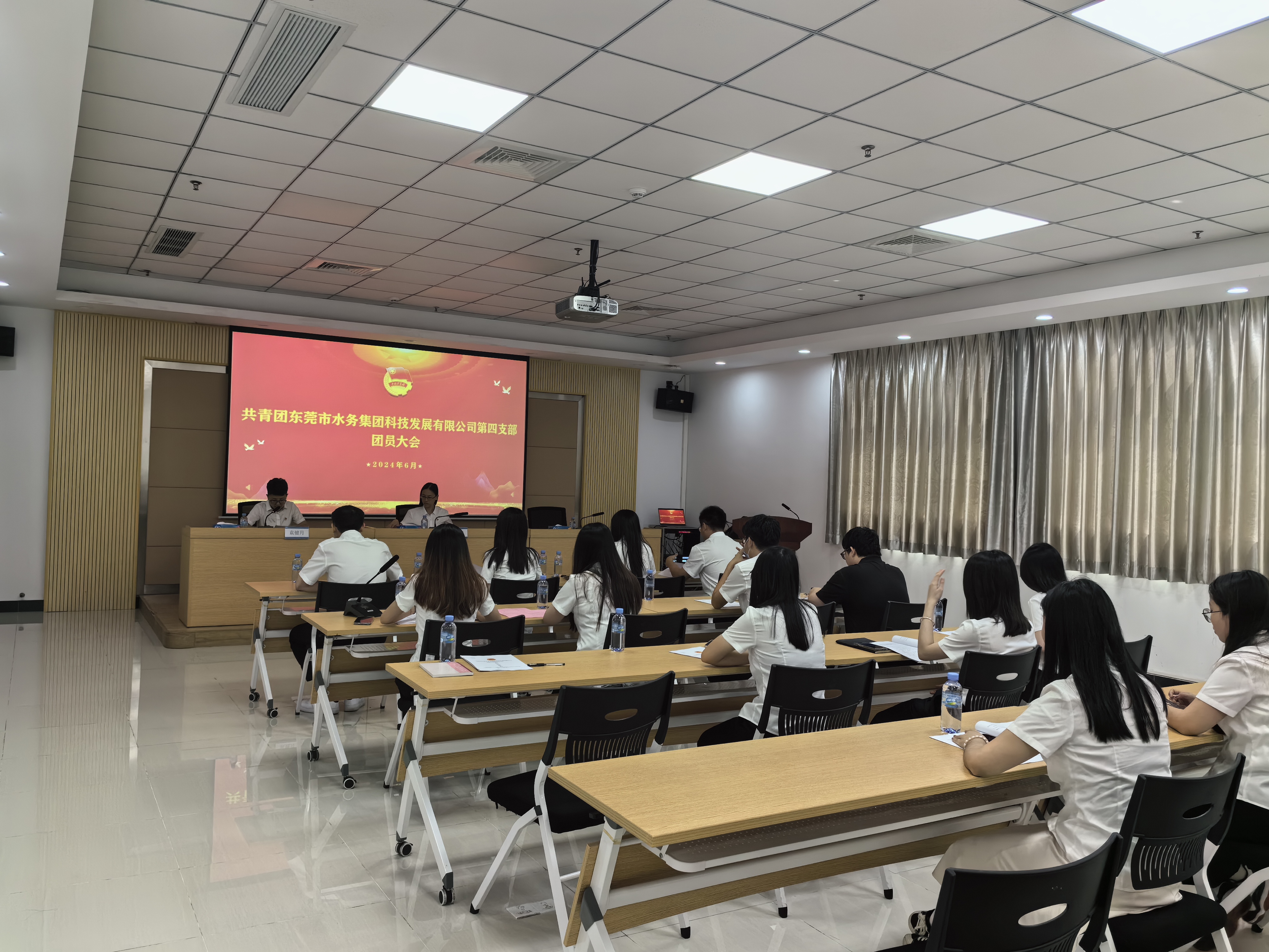 科技公司第四团支部团员大会.jpg 科技公司第四团支部团员大会.jpg