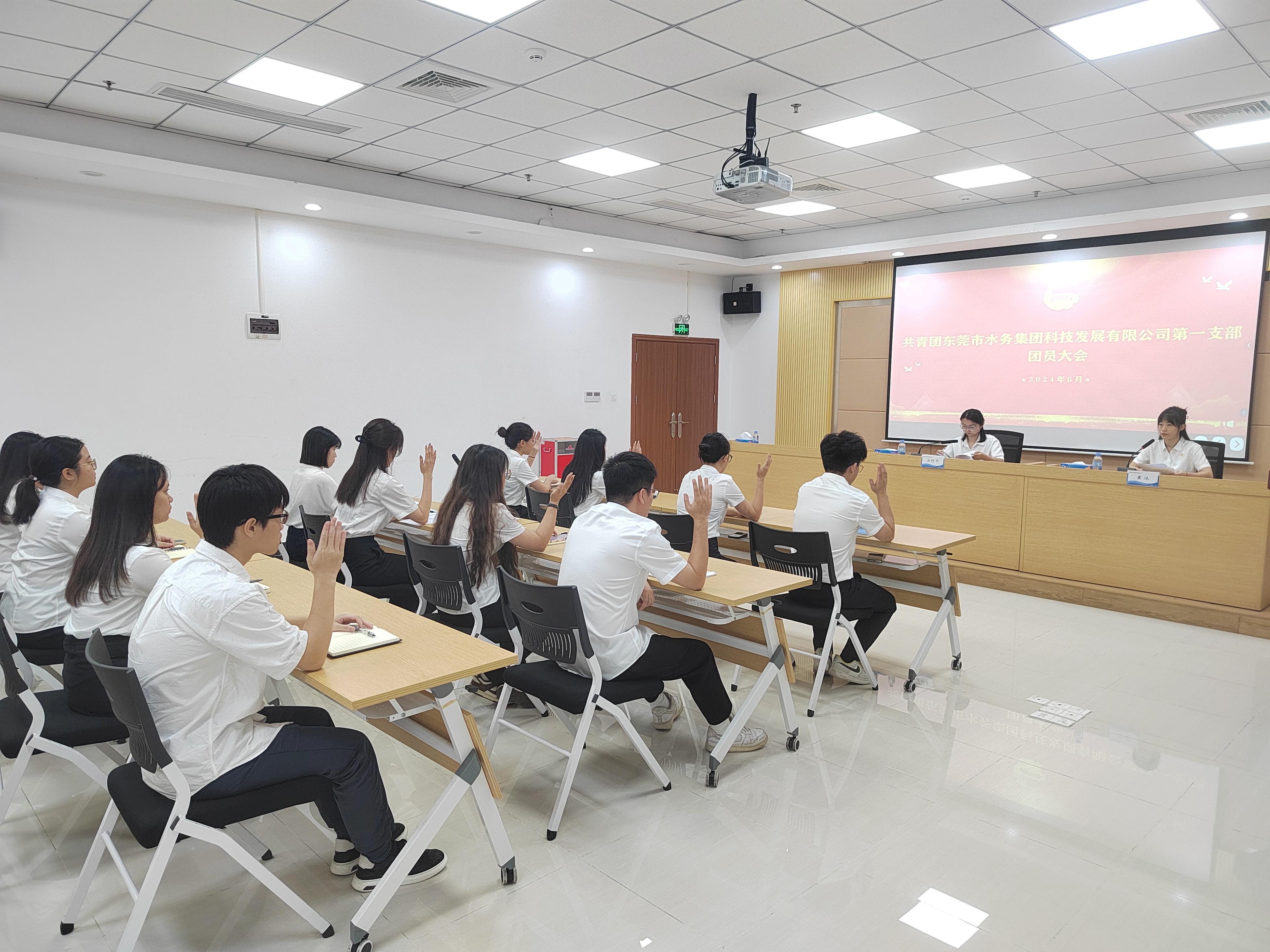 科技公司第一团支部投票.jpg 科技公司第一团支部投票.jpg