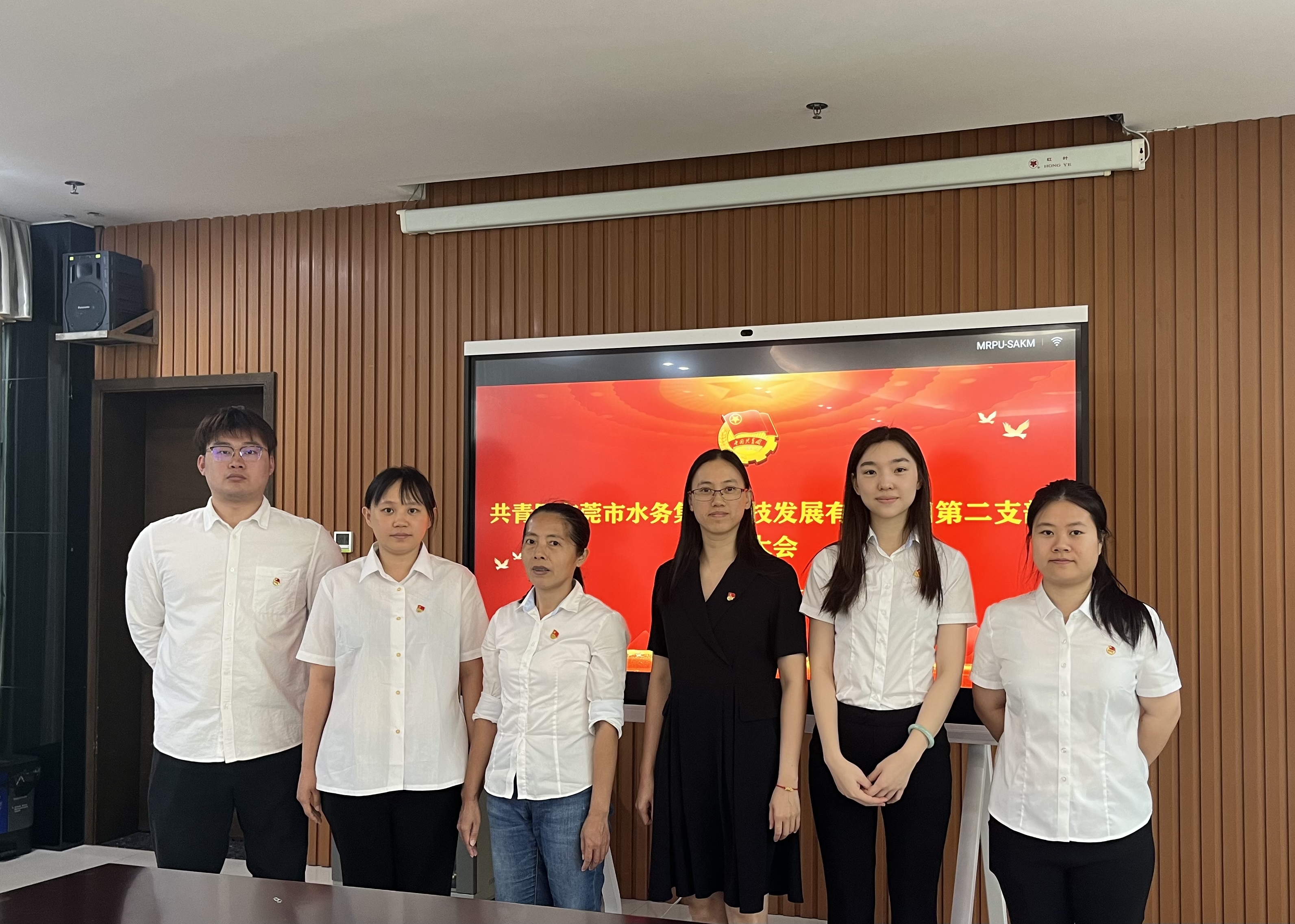 科技公司第二团支部委员合影.jpg 科技公司第二团支部委员合影.jpg