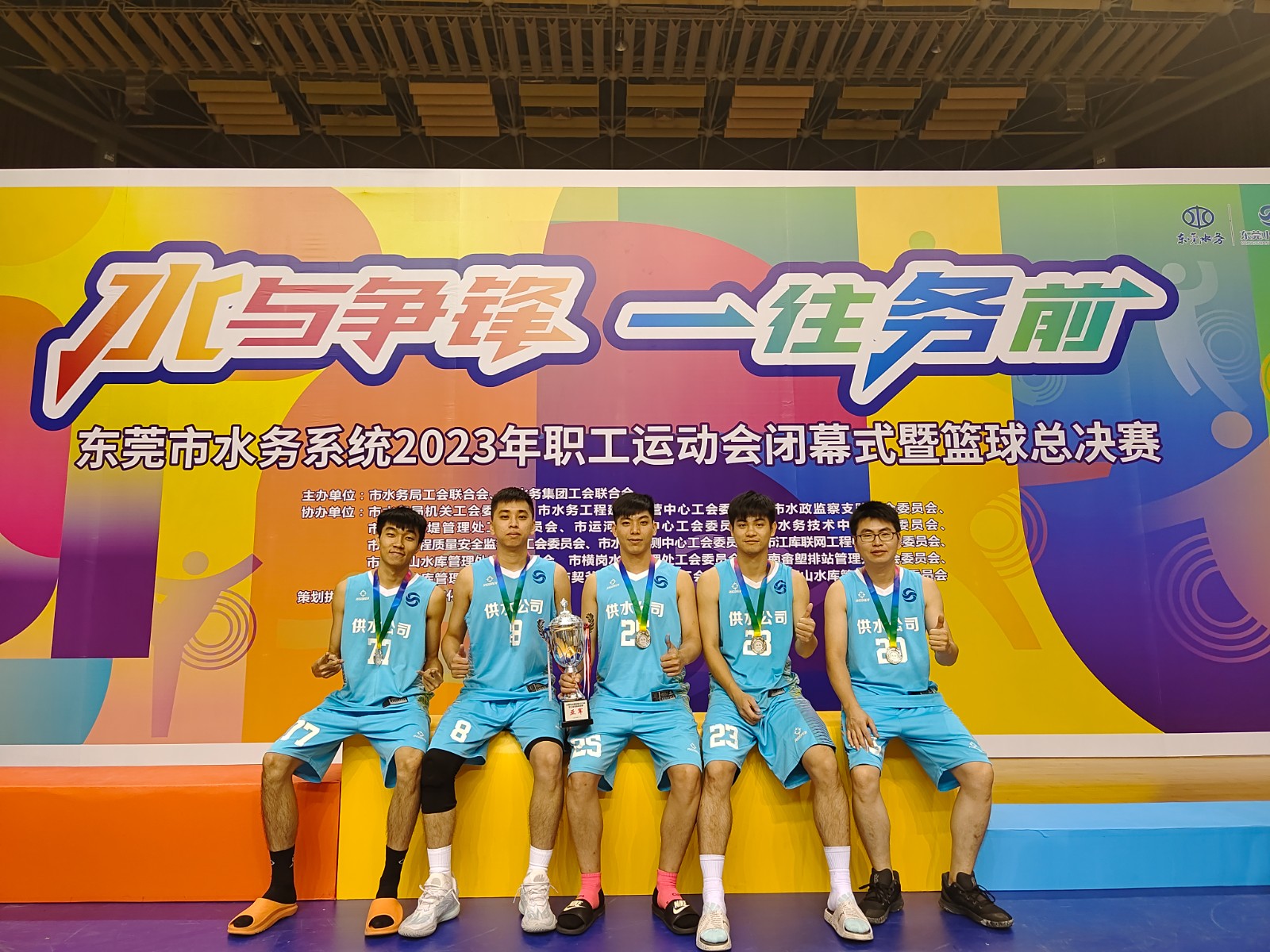 何嘉伟2.jpg 何嘉伟2.jpg