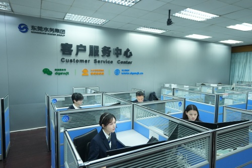 客户服务2.jpg 客户服务2.jpg