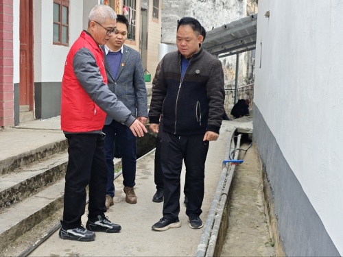 实地考察.jpg 实地考察.jpg