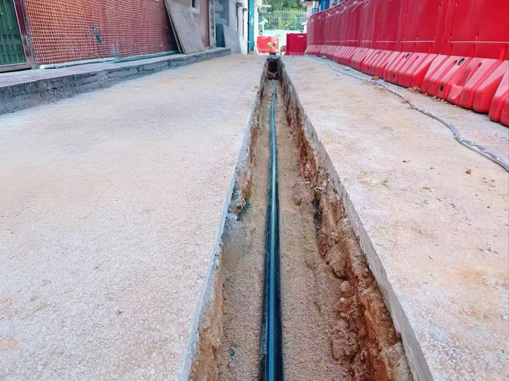 2改造后崭新的供水管道.jpg 2改造后崭新的供水管道.jpg