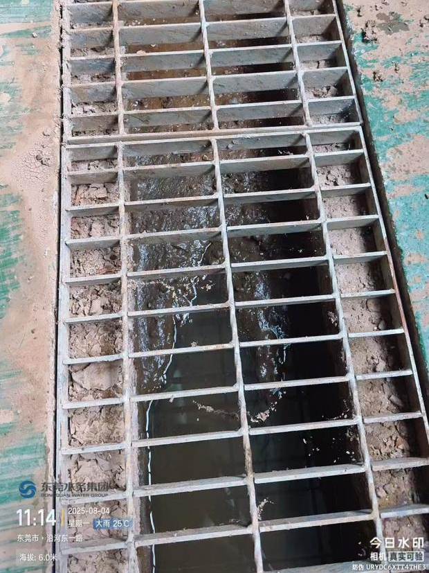 1.4 常平西二期沟渠淤积整改前.png