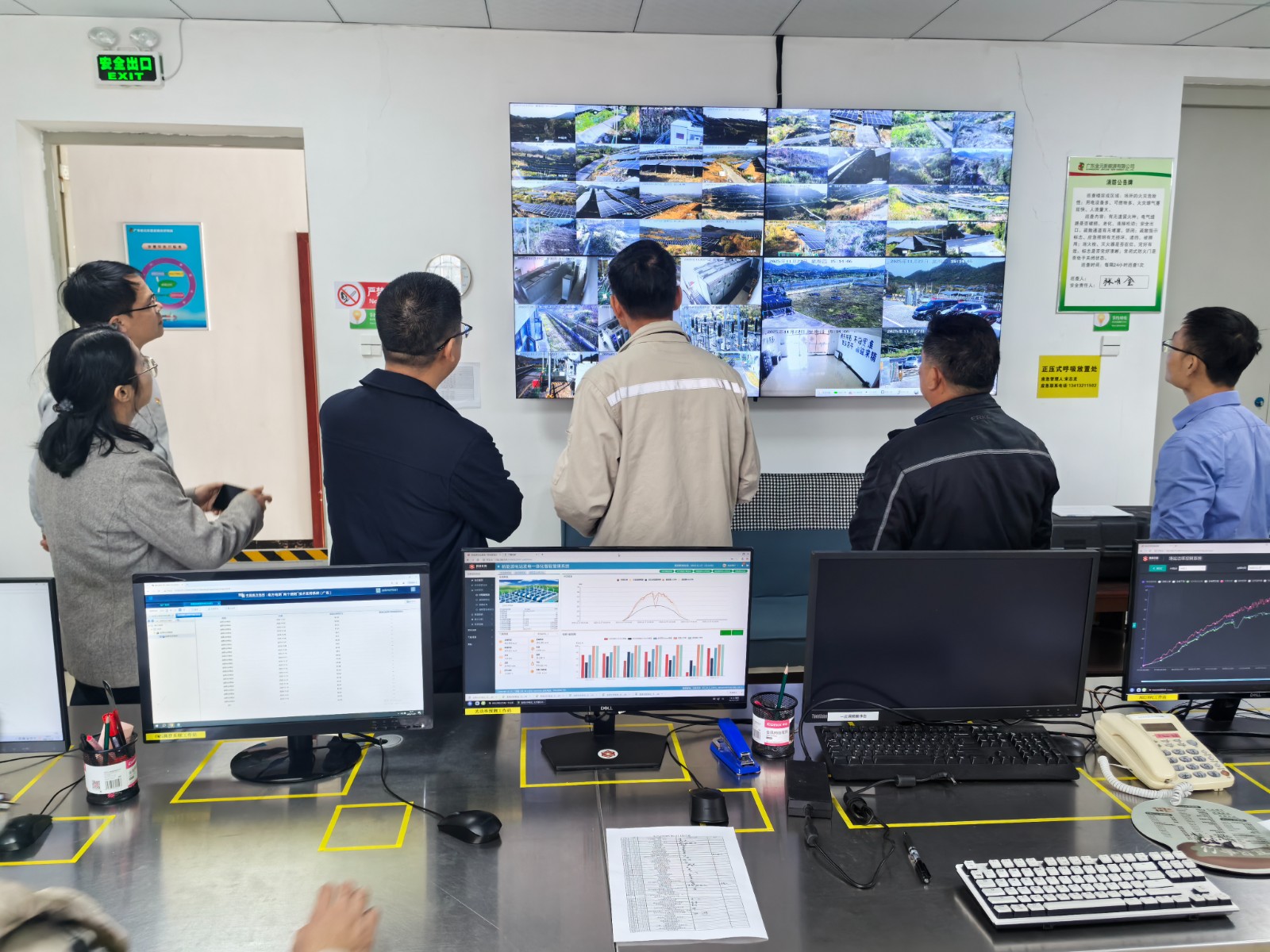 图注：科技公司调研组参观广东新能源公司智能调控室.jpg